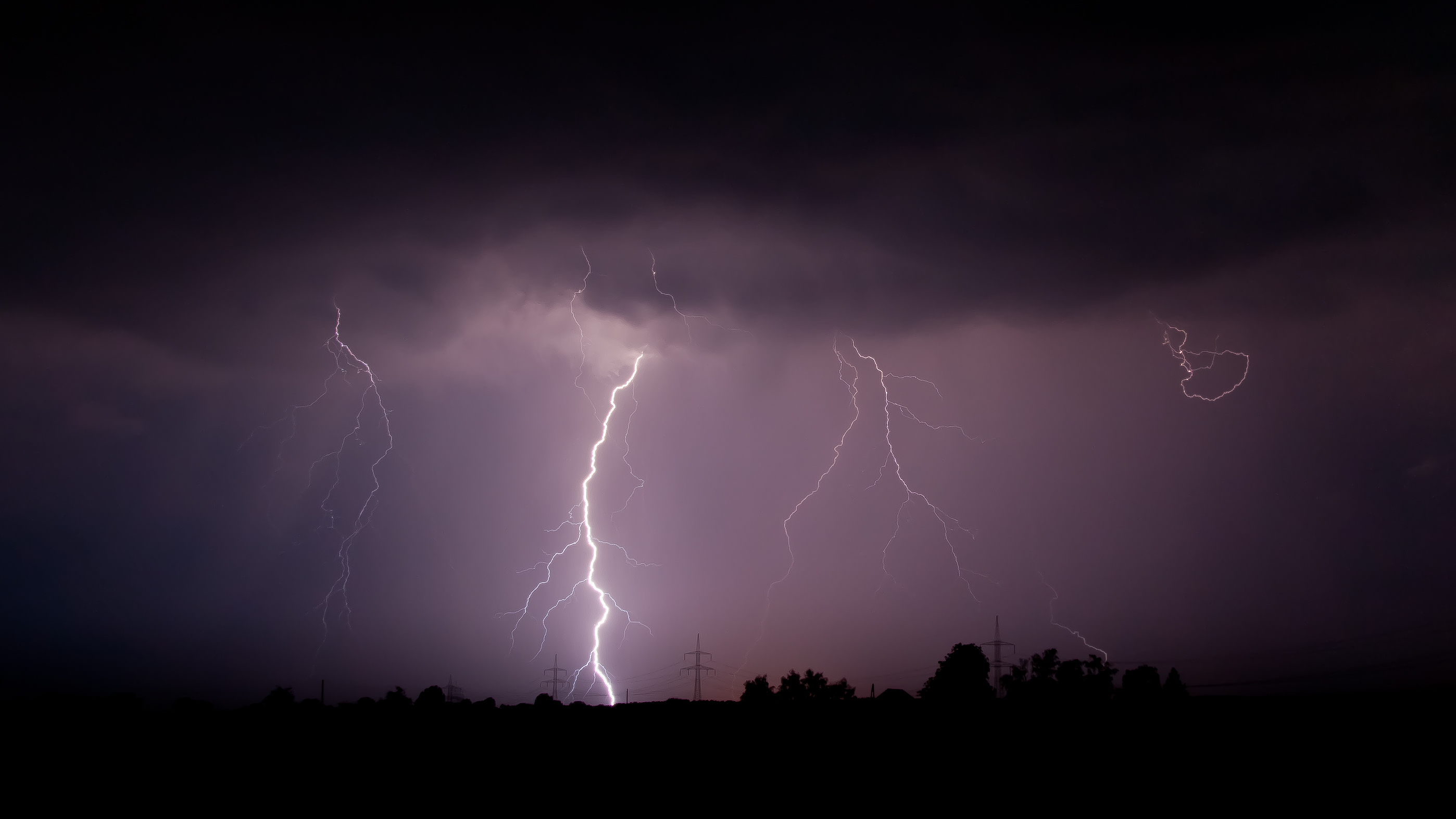 photo of a thunderstorm by Mathias Krumbholz